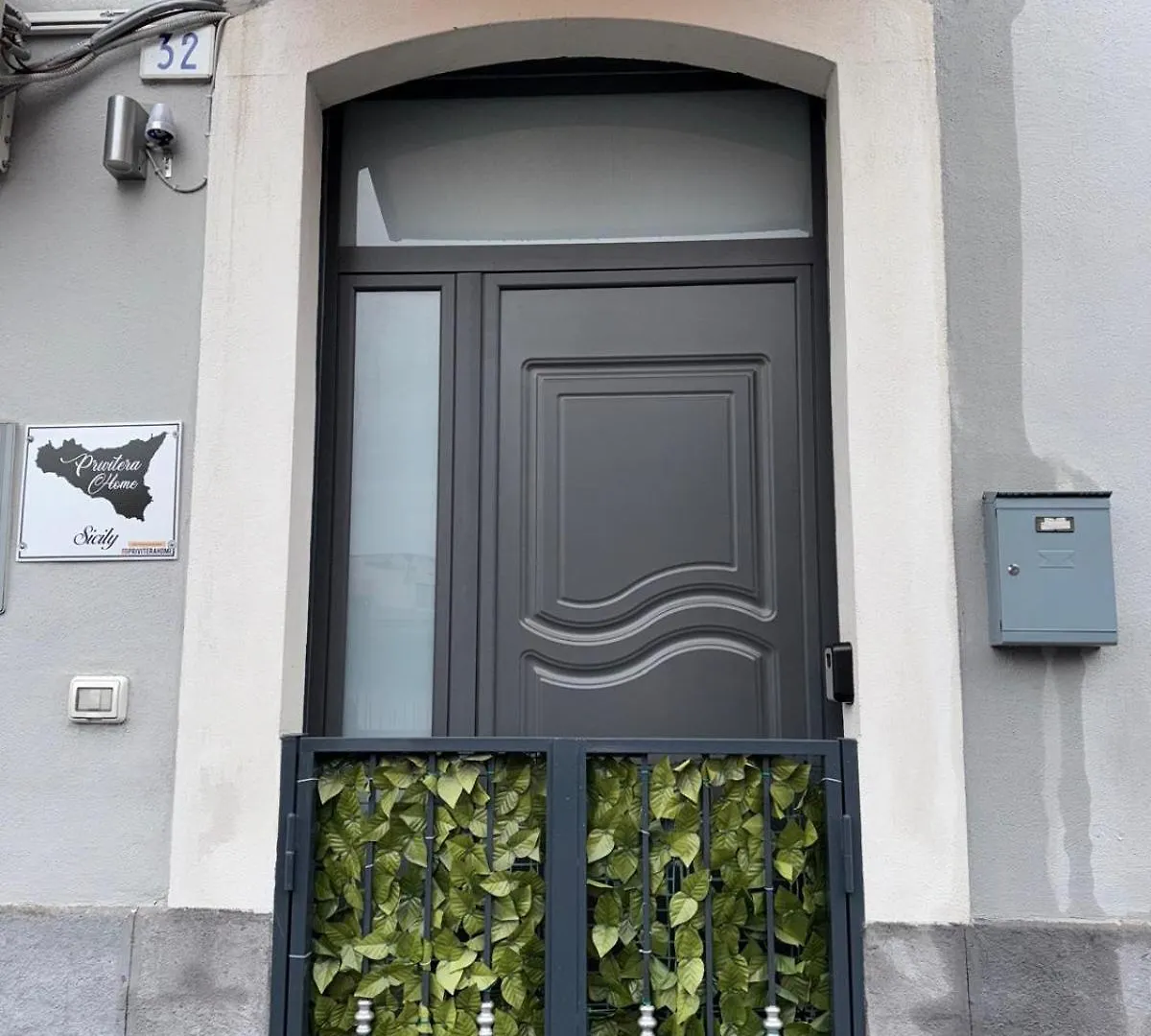 Privitera Home كاتانيا 0*,